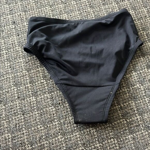 Stylish Black Bikini Bottom - Picture 3 of 3